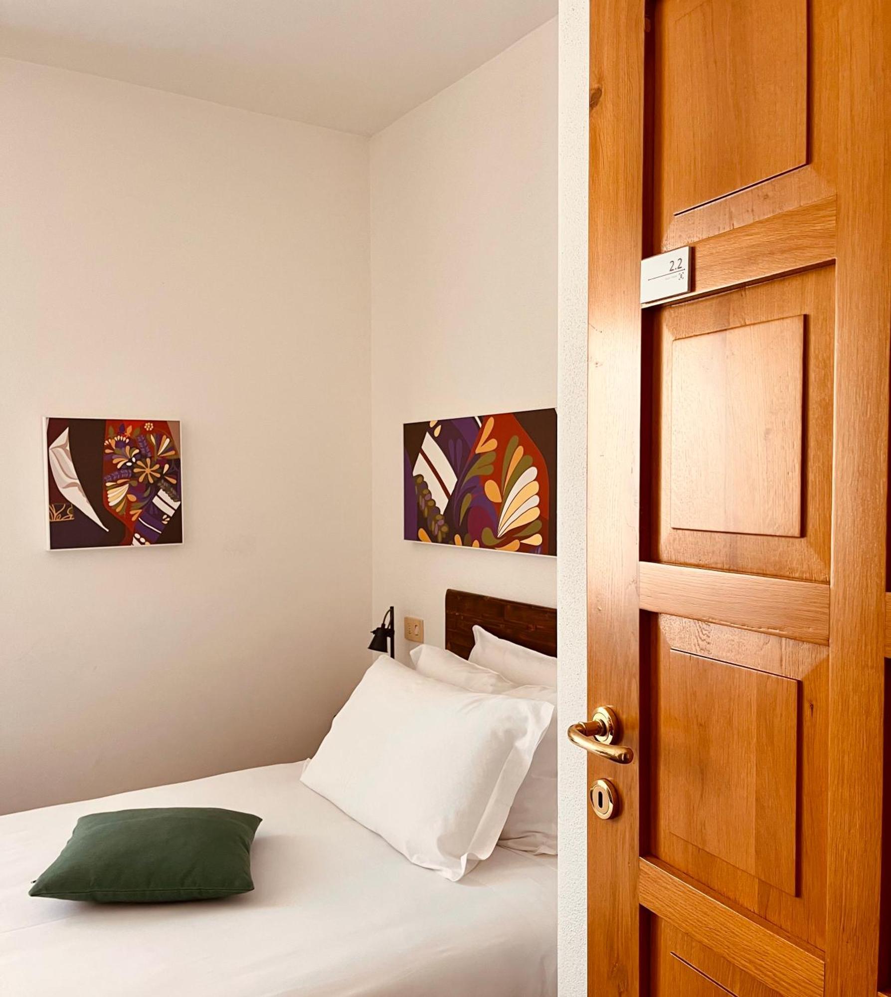 Carrales Guest House นูโอโร ภายนอก รูปภาพ